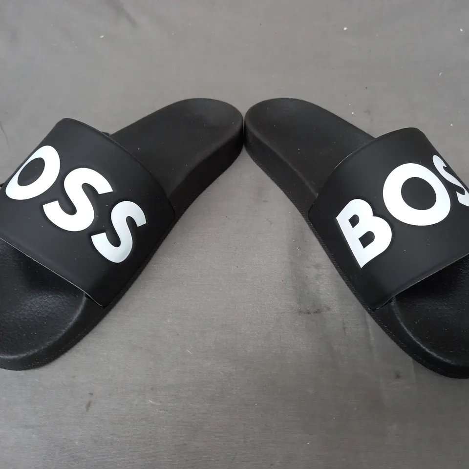 BOXED PAIR OF BOSS SLIDERS IN BLACK EU SIZE 44