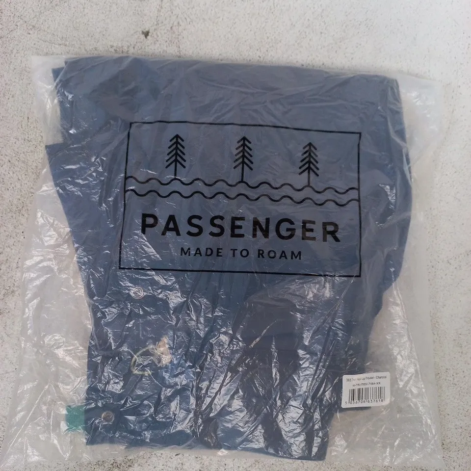 BAGGED PASSENGER 365 TRAIL ROLL UP TROUSERS IN CHARCOAL SIZE UNSPECIFED