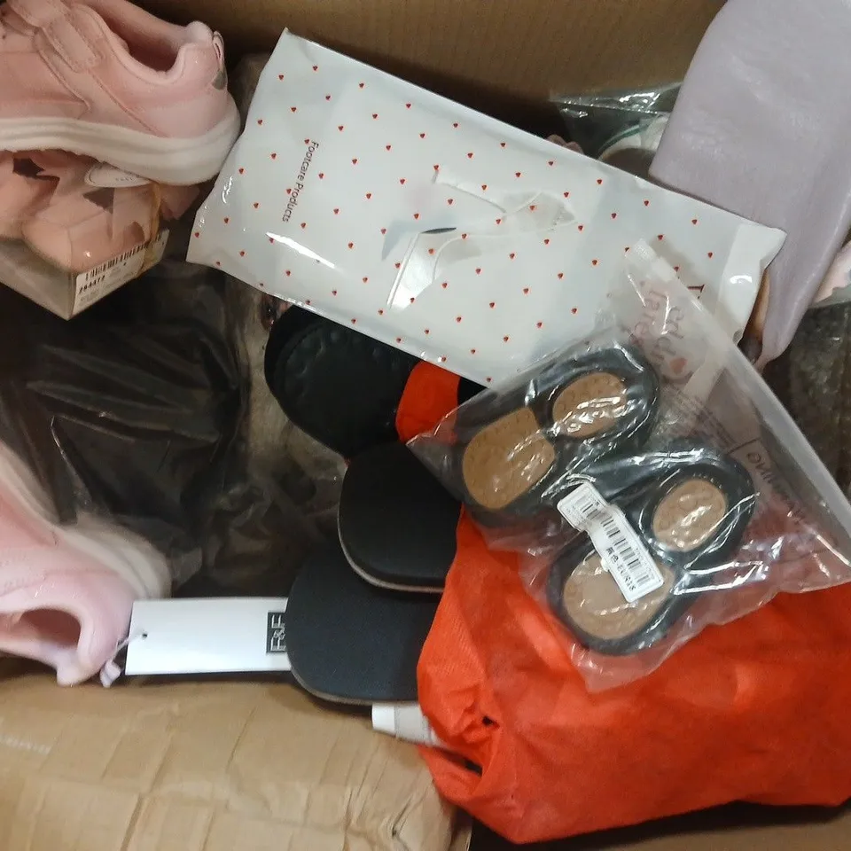 BOX OF APPROXIMATELY 15 ASSORTED PAIRS OF SHOES AND FOOTWEAR ITEMS IN VARIOUS COLOURS, STYLES, AND SIZES - COLLECTION ONLY