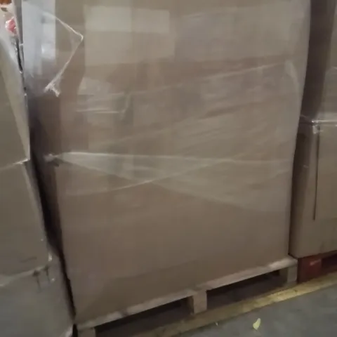 PALLET CONTAINING A LARGE QUANTITY OF PILLOWS 