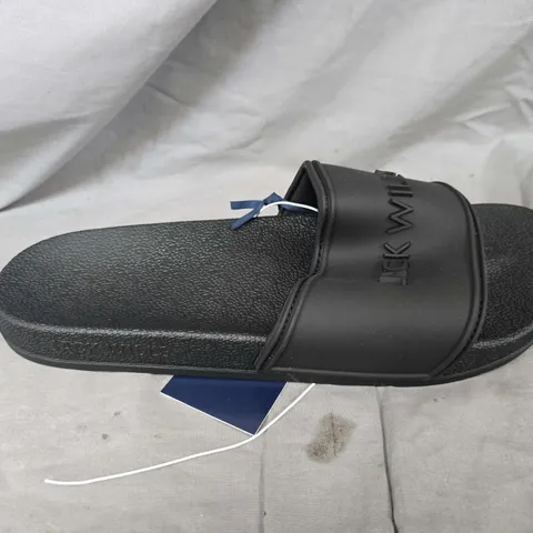 UNBOXED PAIR OF JACK WILLS LOGO SLIDERS IN BLACK - SIZE 10