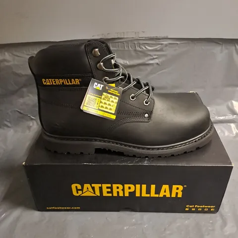 BOXED PAIR OF CAT POWERPLANT BOOTS IN BLACK SIZE MENS UK 9