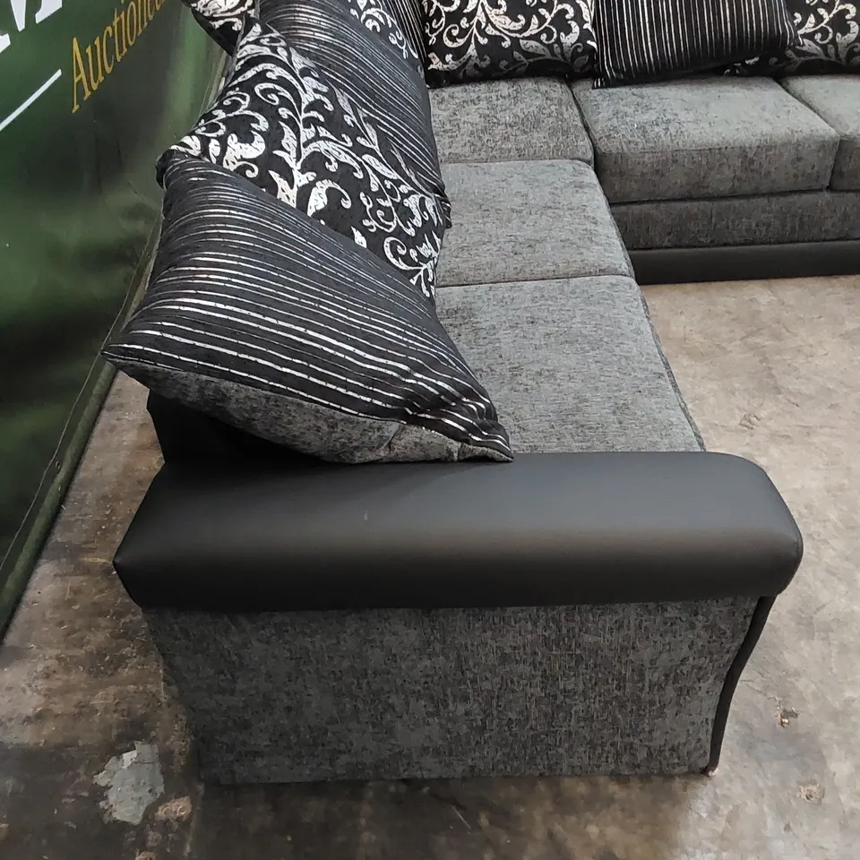 DESIGNER FAUX LEATHER AND FABRIC UPHOLSTERED CORNER SOFA WITH CUSHIONS