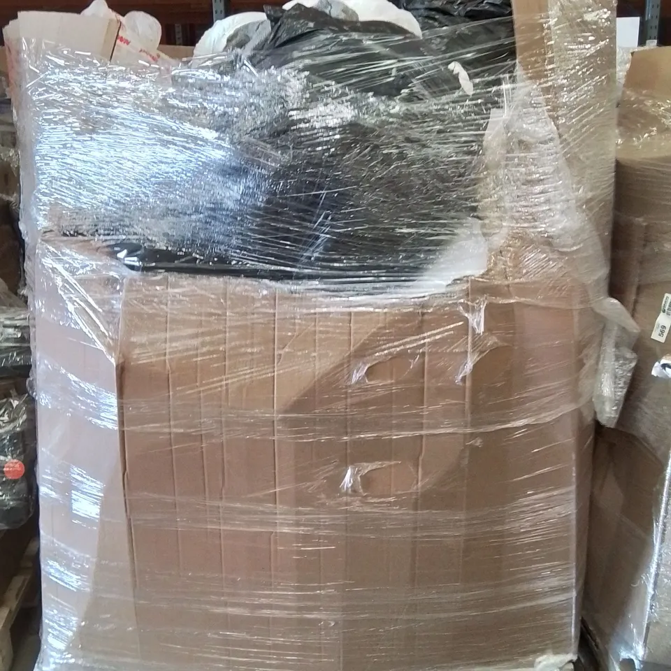 PALLET TO CONTAIN A LARGE QUANTITY OF DUVETS 