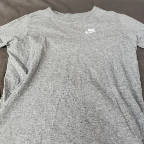 NIKE LOGO CASUAL TEE - SIZE XL - KIDS