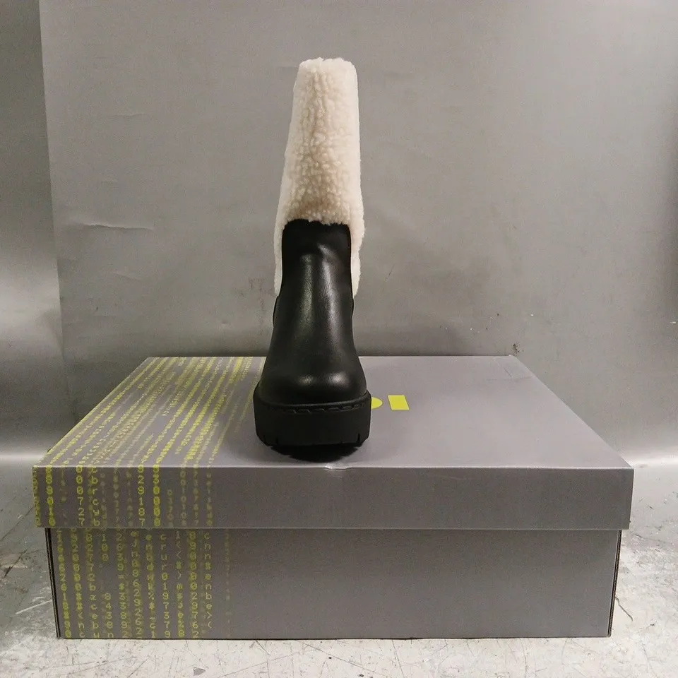 BOXED PAIR OF KOI TEXEL SHEARLING SWITCH BOOTS IN BLACK SIZE UK 4