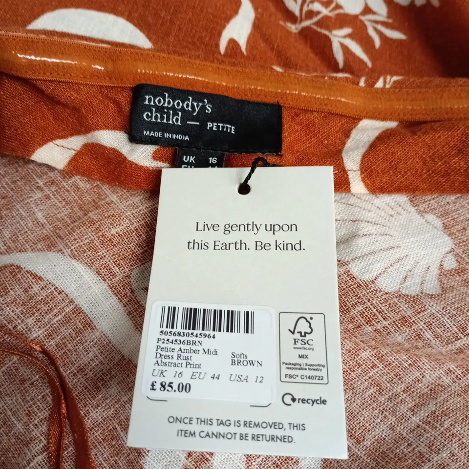 NOBODY'S CHILD PETITE RUST DRESS WITH WHITE FLORAL PRINT – UK 16 (EU 44, USA 12)
