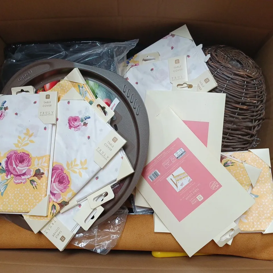 BOX OF APPROX 30 ASSORTED ITEMS TO INCLUDE - HEAVY DUTY WOVEN WEED MEMBRAIN - PYREX ASIMETRIA - AMTECH 3 PEICE RASP FILE ECT 