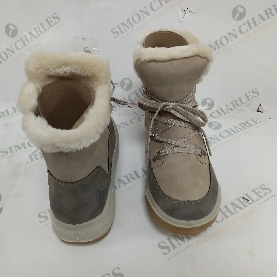 BOXED PAIR OF RIEKER ANTISTRESS WARM HIKING BOOTS SIZE 5 CREAM 