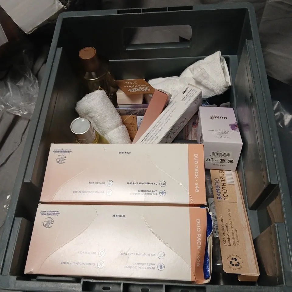 APPROXIMATELY 20 ASSORTED COSMETICS INCLUDING TENA LIGHTS NORMAL, ALOE VERA GEL, BEAUTE EMULSION, EYELASH SERUM ETC