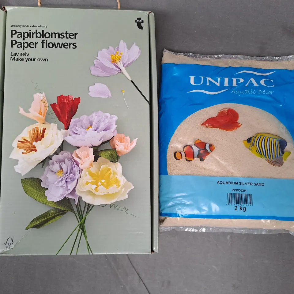 BOX OF APPROXIMATELY 20 ASSORTED HOUSEHOLD ITEMS TO INCLUDE PAPER FLOWERS, AQUARIUM SAND, ETC