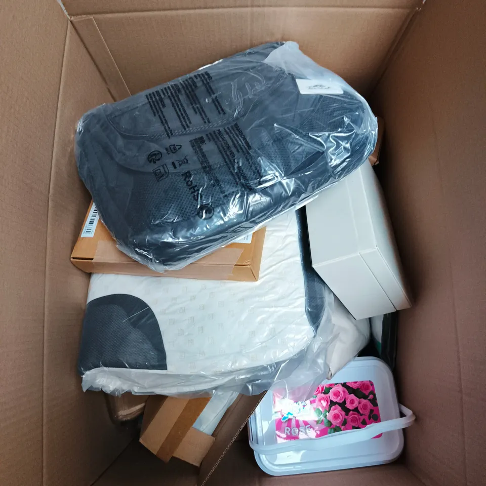 LARGE BOX OF APPROXIMATELY 10 ASSORTED HOUSEHOLD ITEMS