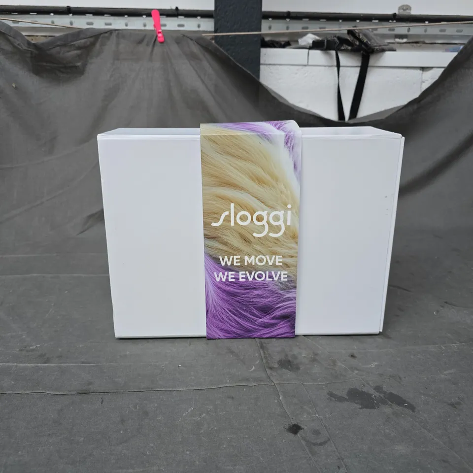 SLOGGI FREE EVOLVE TWIN SET PADDED BRA ONE SIZE AND STRING PANTS ONE SIZE. BLUE SAPPHIRE