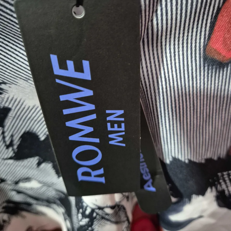 ROMWE MEN'S GRAPHIC ZIP HOODIE – RED/BLACK/WHITE, UK 38 (US 38 / EUR 48)