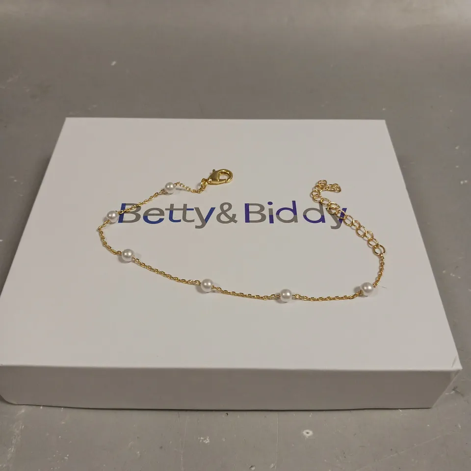 BETTY & BIDDY PEARL CHAIN LINK BRACELET 