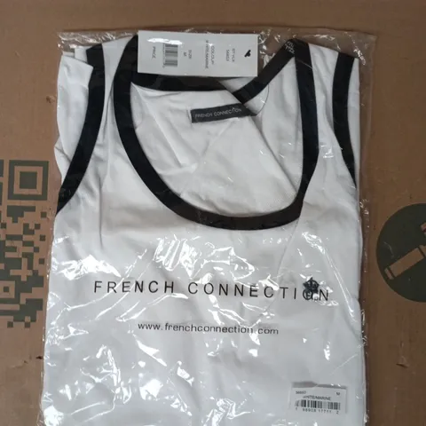 BAGGED FRENCH CONNECTION VEST TOP IN WHITE/MARINE SIZE MEDIUM