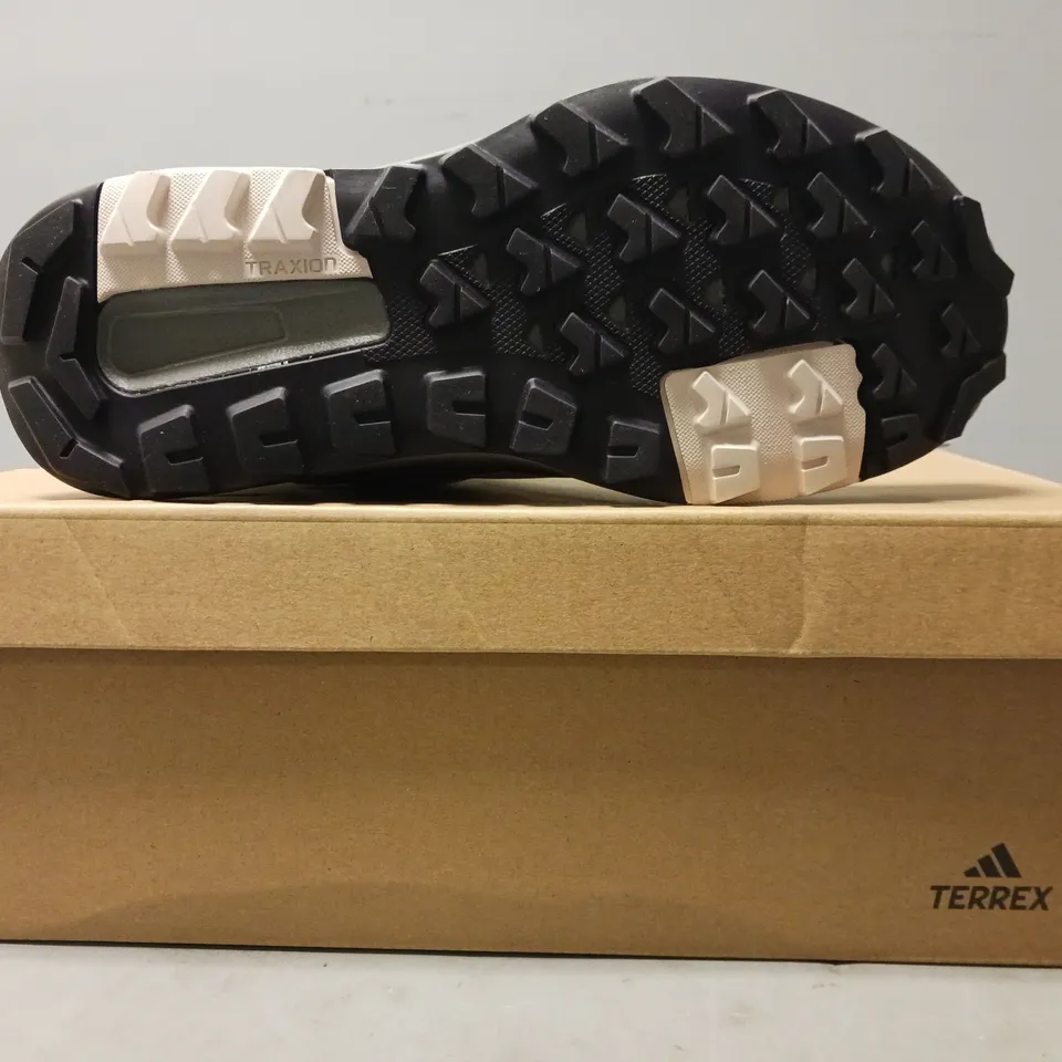 BOXED PAIR OF ADIDAS TERREX ANYLANDER MID SHOES IN LAVENDER UK SIZE 5.5