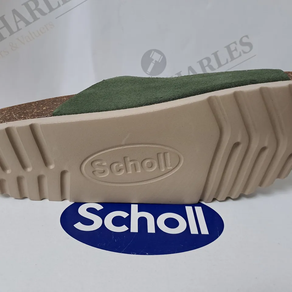 BOXED SCHOLL SANDLES IN GREEN SIZE 6