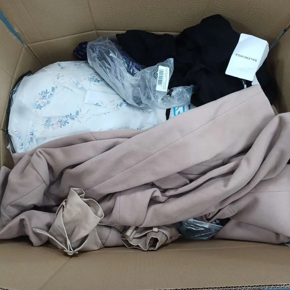 LARGE QAUNTIITY OF ASSORTED CLOTHING ITEMS TO INCLUDE DRESSES, SOCKS, SHIRTS, ETC