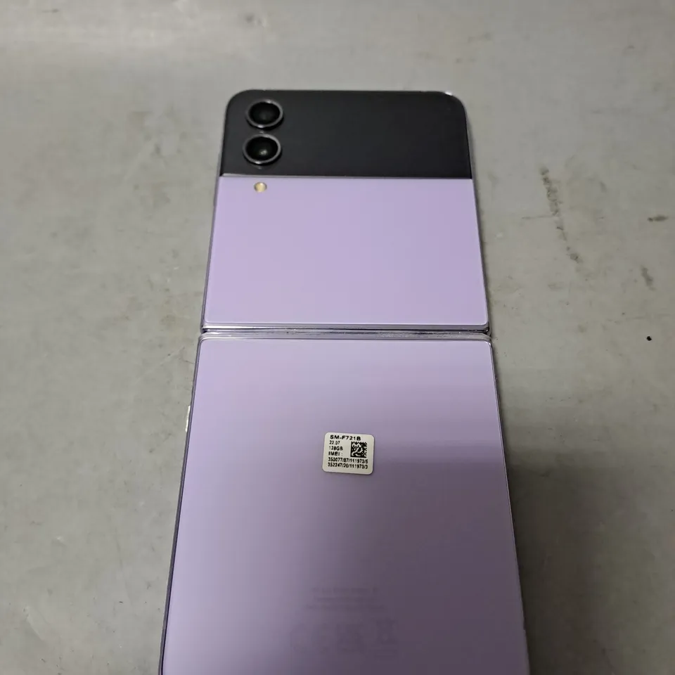 SAMSUNG GALAXY Z FLIP 4 SMARTPHONE IN PURPLE