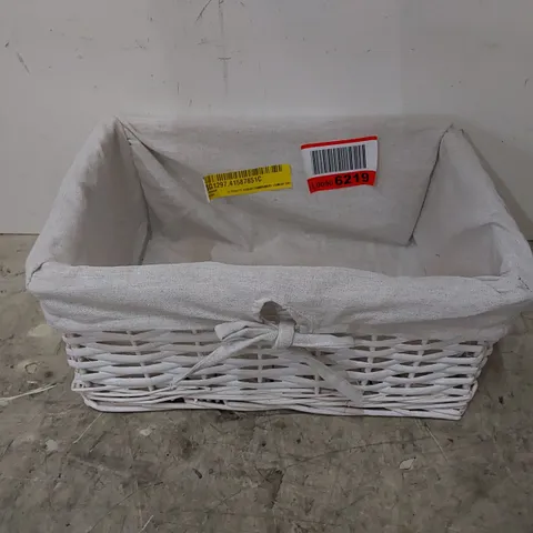 WICKER BASKET