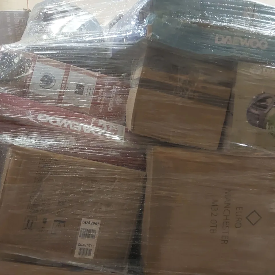 PALLET CONTAINING A VERY LARGE QUANTITY OF ASSORTED ELECTRIC ITEMS INCLUDING: DAEWOO CARPET & UPHOLSTERY CLEANER, 2000W CONVECTOR HEATER, FAN ECT