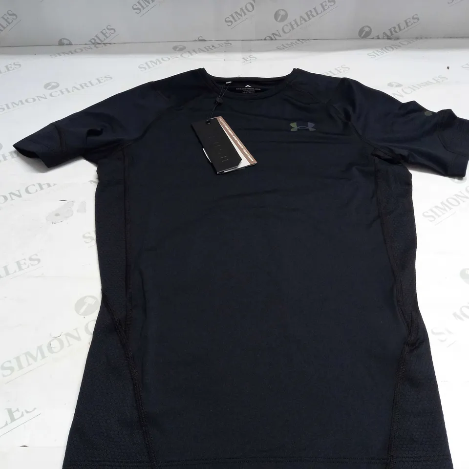 UNDER ARMOUR RUSH 2 COMP TOP IN BLACK - MEDIUM