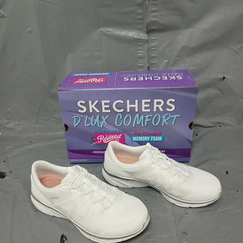 BOXED PAIR OF SKECHERS D'LUX COMFORT LACE UP WOMENS TRAINERS UK 7
