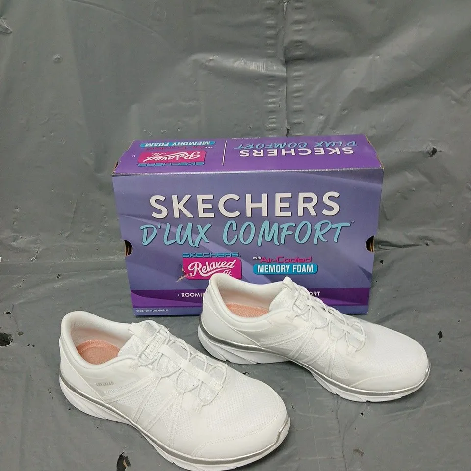 BOXED PAIR OF SKECHERS D'LUX COMFORT LACE UP WOMENS TRAINERS UK 7