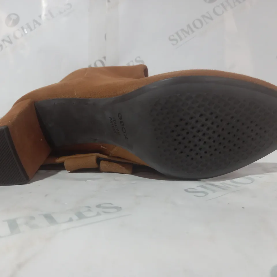 BOXED PAIR OF GEOX GOAT SUEDE BLOCK HEEL KNEE-HIGH BOOTS IN TAN UK SIZE 5