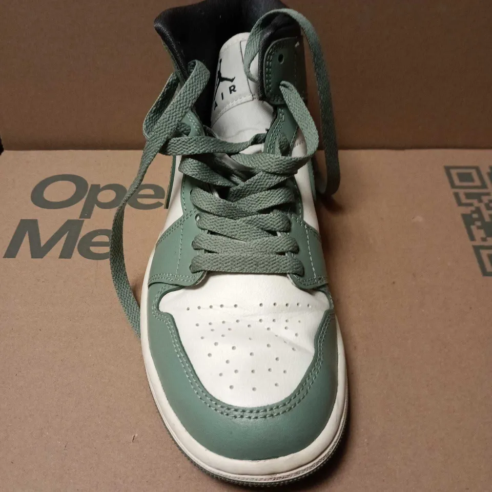 UNBOXED PAIR OF NIKE AIR JORDAN TRAINERS IN GREEN/WHITE - UK 4.5