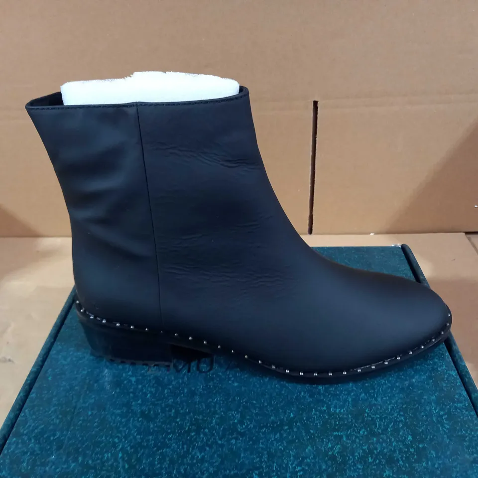 EMU URBAN EXPLORER ROXBY SILK LEATHER BOOTS - BLACK - UK 8