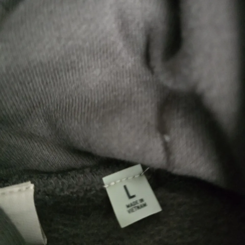 FEAR OF GOD ESSENTIALS HOODIE – 1977 PRINT, SIZE L, DARK GREY