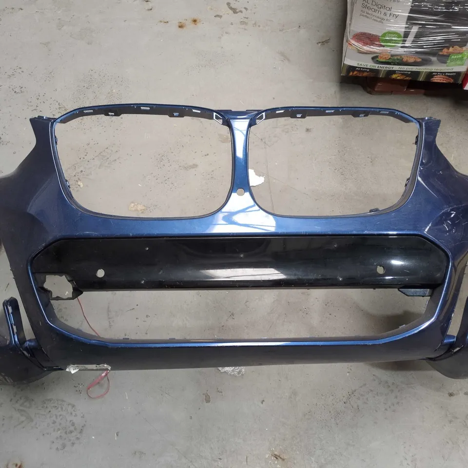BLUE FRONT BUMPER COVER WITH CENTRAL GRILLE OPENING – VEHICLE PART - CAR UNKNOWN