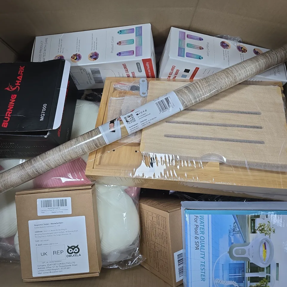 APPROXIMATELY 20 ASSORTED HOUSEHOLD PRODUCTS TO INCLUDE WATER QUALITY TESTER, NORDIC OAK WALL STICKER, 0 SUGAR O CAL CAP, ETC - COLLECTION ONLY