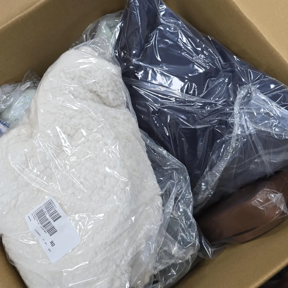 APPROXIMATELY 15 ASSORTED CLOTHING ITEMS IN VARIOUS SIZES, COLOURS & STYLES TO INCLUDE BRANDS SUCH AS COZEE HOME, LLOYD BAKER, KIPLING, ETC - COLLECTION ONLY