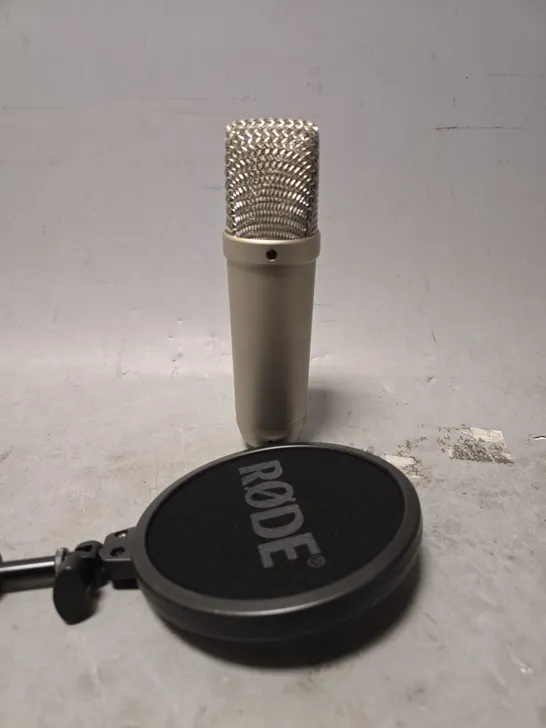 Lot 8519: BOXED RODE NT1-A VOCAL RECORDING MICROPHONE - 5203036 | Simon ...