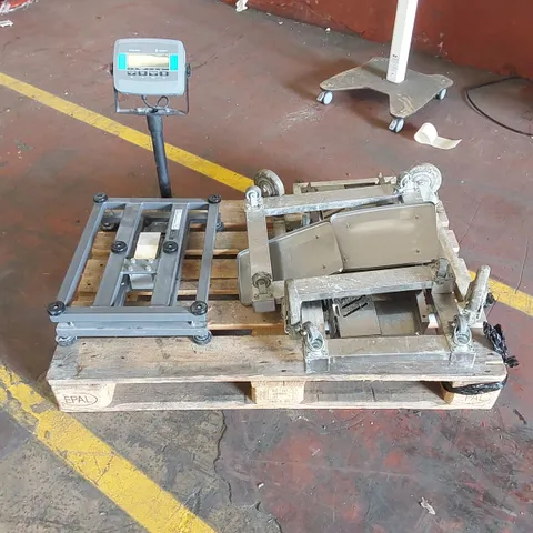 PALLET CONTAINING 1X HERBERT BPS700 SERIES SCALE BODY, ASSORTED PORTABLE SCALE TROLLEY BASES AND OTHER METAL ITEMS 