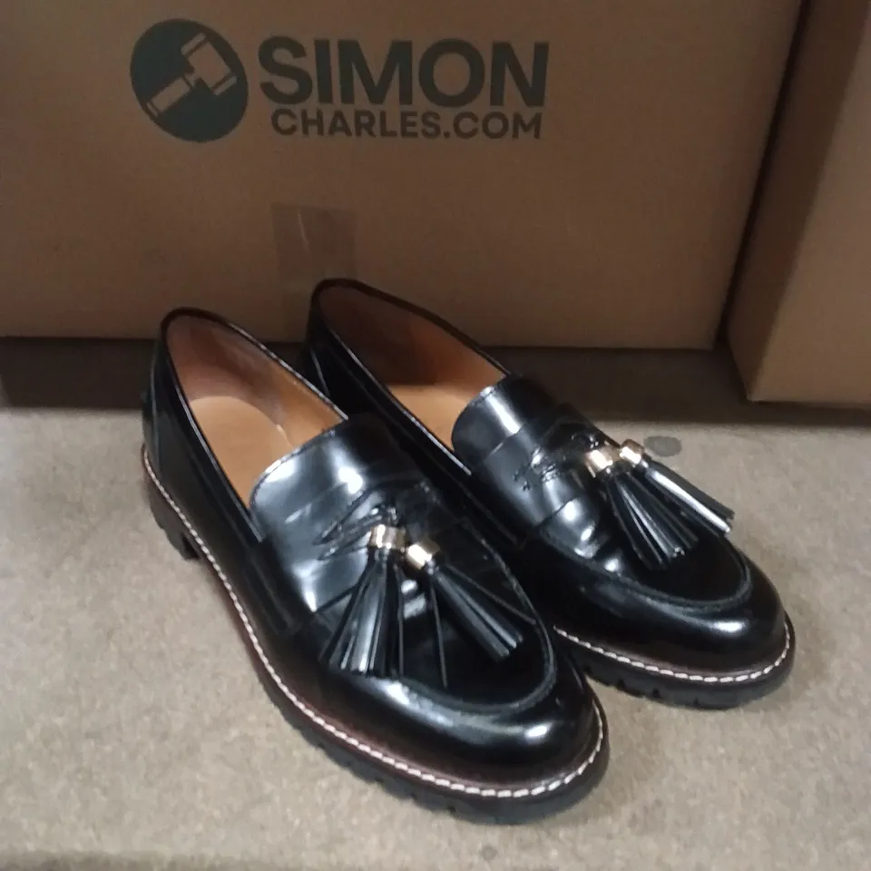 MEN'S BLACK LEATHER TASSEL LOAFERS – UK 7 (EU 41)