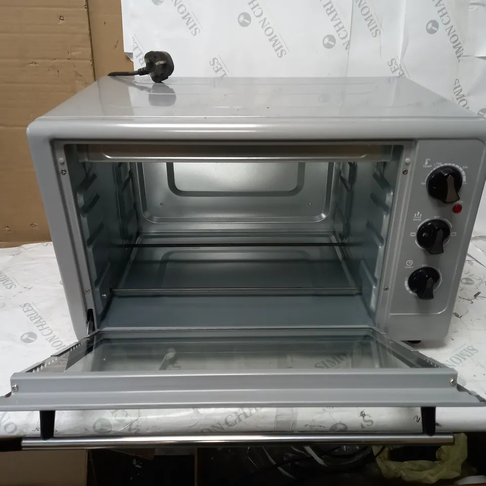 COMMERCIAL CONVECTION OVEN