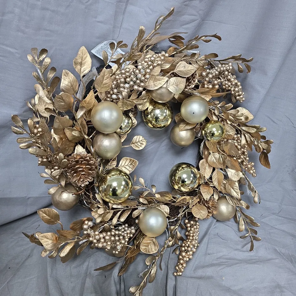 CHAMPAGNE GOLD PRE LIT CHRISTMAS WREATH