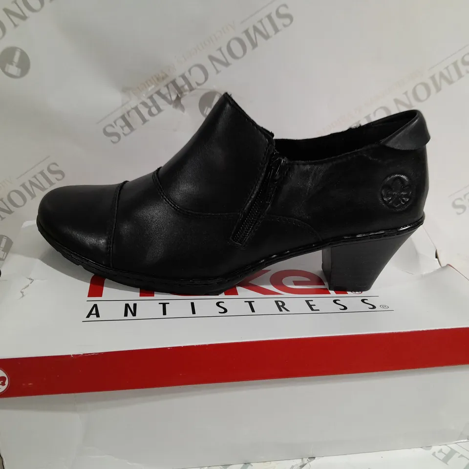 BOXED PAIR OF RIEKER SHOE BOOTS IN BLACK UK SIZE 6.5