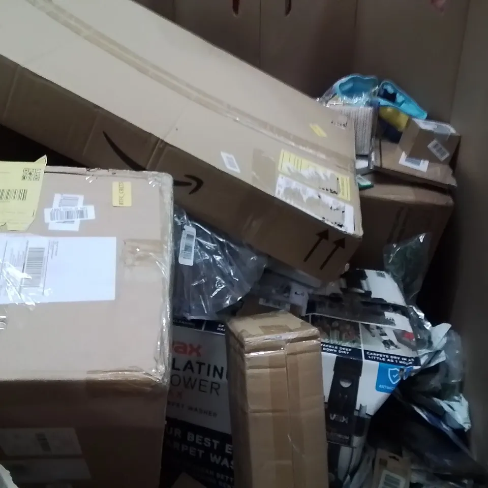 PALLET OF ASSORTED HOUSEHOLD GOODS AND PRODUCTS TO INCLUDE;AREA RUG,STORAGE BASKET,SCREEN PROTECTORS