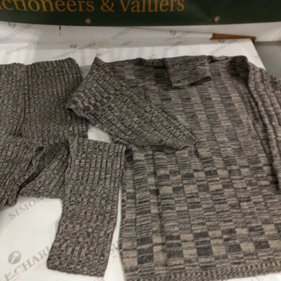 LOT OF APPROXIMATELY 30 GREY FLECKED LEGGINGS AND ROLL NECK TOPS - VARIOUS SIZES