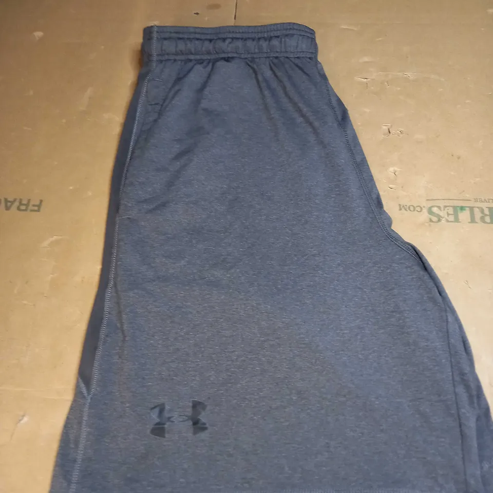 UNDER ARMOUR SHORTS SIZE L
