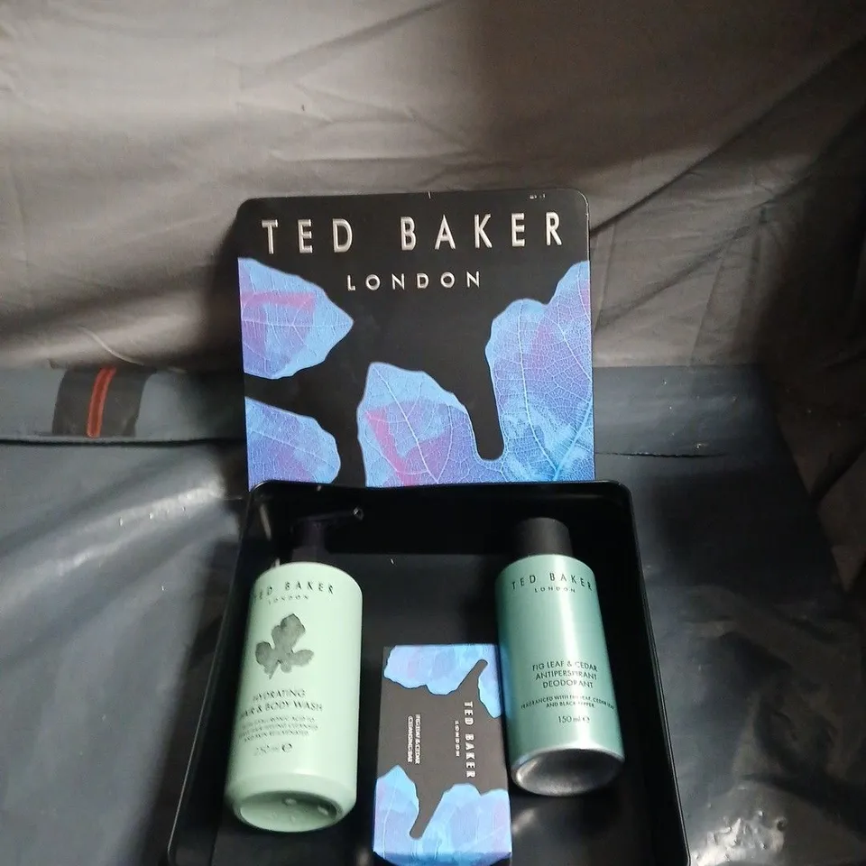 TED BAKER LONDON GIFT SET TIN – FIG LEAF & CEDAR BODY CARE DUO
