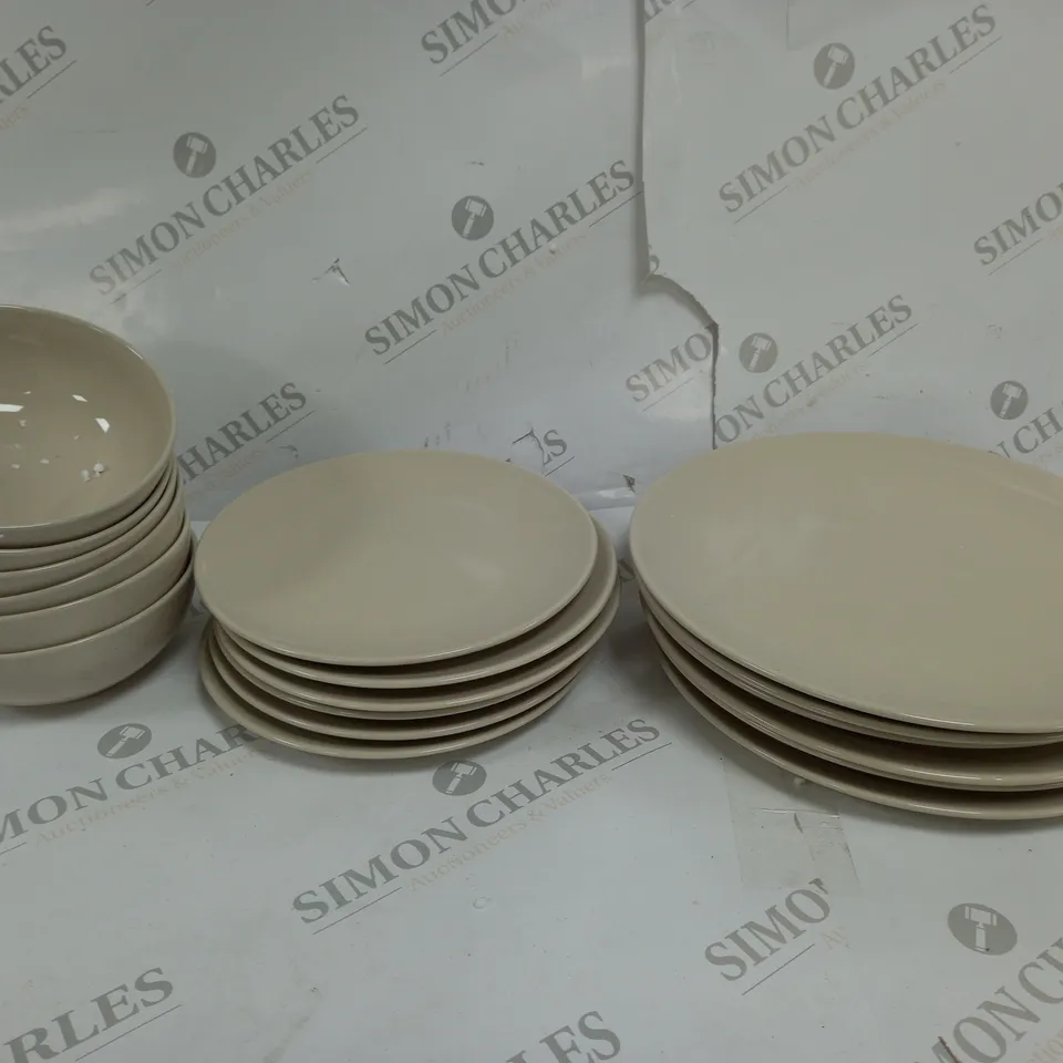 BOXED CESIRO SET OF 6 GLOSSY CREAM PLATES TO INCLUDE - 6 DINNER PLATES - 6 BOWLS - 6 DESERT PLATES - COLLECTION ONLY