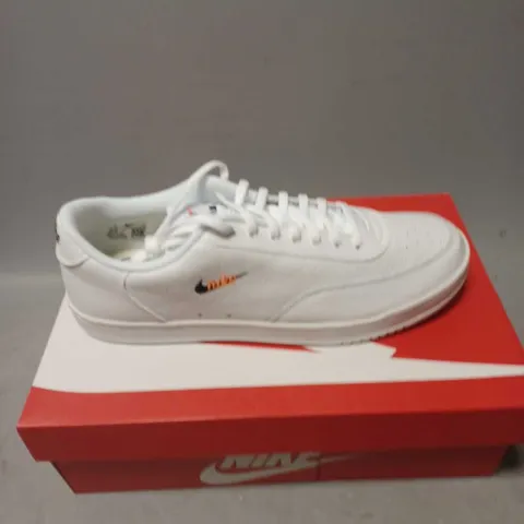 BOXED PAIR OF NIKE COURT VINTAGE TRAINERS IN WHITE - 10