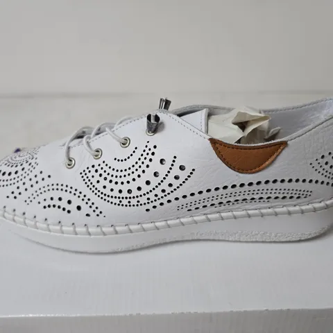 BOXED LOTUS LEATHER TASIA SHOES, WHITE - SIZE EUR 41
