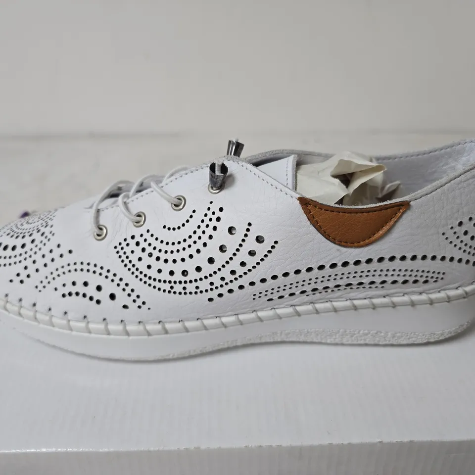 BOXED LOTUS LEATHER TASIA SHOES, WHITE - SIZE EUR 41